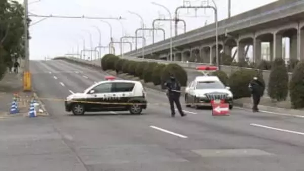 着衣には乱れなし…橋の歩道上に倒れた20代位の男性 意識不明の状態で搬送も死亡 事件と事故の両面で調べ