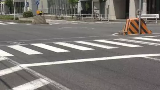 車側の信号は“青”か…交差点で横断歩道を渡っていた76歳男性が軽自動車にはねられる 意識不明の状態で搬送も死亡
