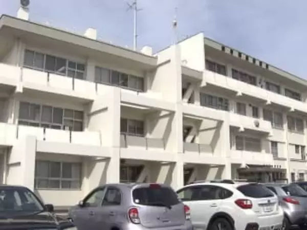 勤務先の高校にあるトイレで男性の陰部を盗撮か 42歳教師の男を逮捕 別の盗撮事件の捜査の過程で動画見つかる
