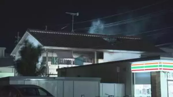 「煙が出ている」と通報…アパートの一室が全焼する火事 住人の85歳男性が死亡 隣の部屋に延焼もケガ人なし