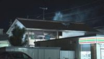 「煙が出ている」と通報…アパートの一室が全焼する火事 住人の85歳男性が死亡 隣の部屋に延焼もケガ人なし