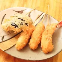 揚げたて串かつに知多牛どて煮も…昼飲みから定食まで楽しめる大須の串揚げ＆おばんざいの人気店