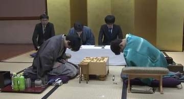 相手は2つのタイトル奪われた伊藤二冠…藤井六冠が7連覇を目指す王位戦七番勝負が開幕 角換わりで始まり激しい攻防に