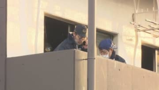 男性がドア蹴り「開けろ」と叫ぶ…集合住宅の一室で殺害された女性が見つかった事件 数日前にトラブルで警察が出動