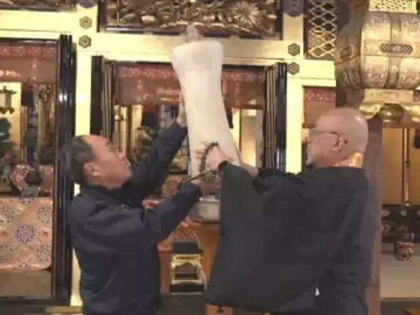 高さ70cm 重さ14kg…岐阜県飛騨市の伝統行事『三寺まいり』特大の“和ろうそく”を奉納 地元の老舗が手作業で仕上げる