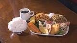 「500円でおかずが盛り放題…山あいに驚きの“モーニング”が楽しめる喫茶店 78歳の店主が支える魅力」の画像1