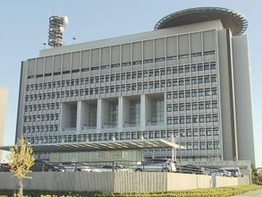 直前に車3台が衝突…中央道で事故後に道路上を歩いていた2人が後続車にはねられる うち64歳自営業の男性が死亡