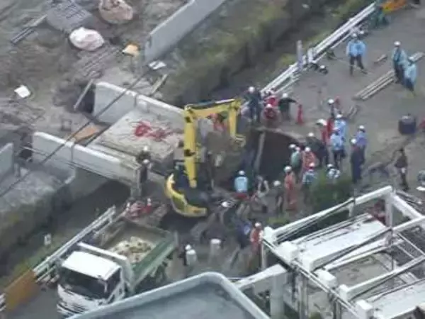 助けようとした25歳男性が死亡…工事現場で作業員3人が“生き埋め”に 1人は自力で脱出しもう1人を消防が救助中