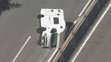 「乗用車と衝突か…高速道路でキャンピングカーが横転 乗用車側の5人がケガをして搬送 東名阪上りで一部車線規制」の画像1