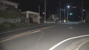 横断歩道ない丁字路…交差点を渡っていた86歳男性が車にはねられ意識不明の重体 警察が運転手から話聞くなどして調べ