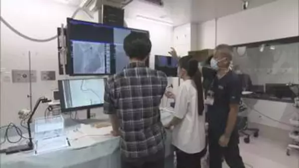 医療従事者を目指す高校生が中部国際医療センターで現場体験 放射線技師志望の学生は最先端の陽子線治療を行う機械を見学