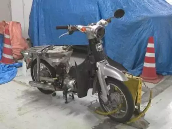 直線道路で後ろからか…国道でバイクが車にはねられ運転していた20代位の男性が死亡 車の運転手を現行犯逮捕