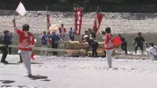 13日は陸路を外宮まで…7年後の伊勢神宮「式年遷宮」に向け御用材を奉納する御木曳 内宮に到着し五丈殿の前に