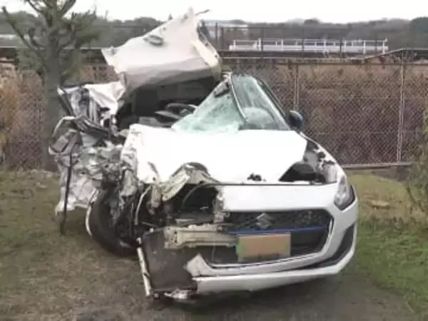 前の車を追い越そうとしたか…乗用車が対向車線の大型トレーラーと正面衝突 乗用車を運転の33歳男性が死亡