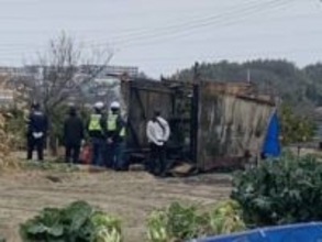 焼け跡から性別不明の1人の遺体…畑で平屋建ての農業用倉庫が全焼 中には農作業で使う道具はあるも火の気なし