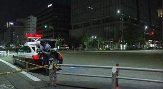 損傷激しく引きずられたか…交差点で歩行者の女性が車にひき逃げされ死亡 現場に戻って来た運転手を逮捕へ