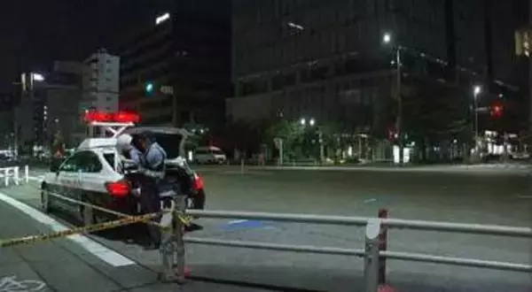 損傷激しく引きずられたか…交差点で歩行者の女性が車にひき逃げされ死亡 現場に戻って来た運転手を逮捕へ