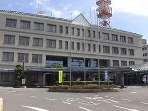 自宅で交際相手の21歳女性の脇腹を包丁で刺したか 殺人未遂容疑で自称・個人事業主の31歳男を逮捕 調べに黙秘
