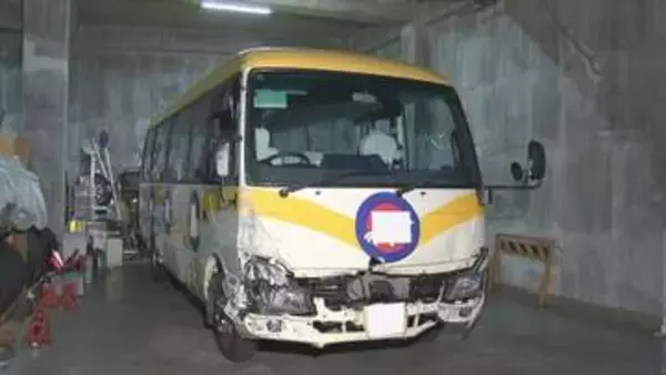 中型バスはうまく駐車できず…男女2人をひき逃げし死亡させた疑いの85歳男 勤務先が運転はマイクロバスだけと指示