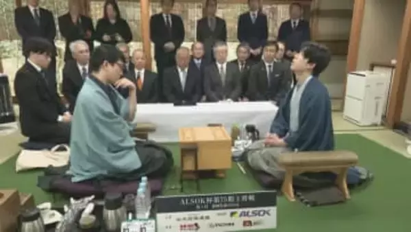 藤井六冠の5連覇なるか…『王将戦』七番勝負の第1局1日目が終了 挑戦者・永瀬九段が69手目を封じる