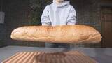 「長さ約50cmで重さは800gも…超特大なのに硬くない『生ソフトフランスパン』高温で一気に蒸し焼きにして“ふわもち”な食感に」の画像1