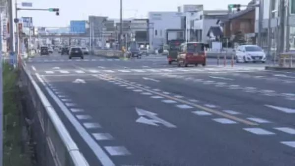 パトカーの追跡受けた2人乗り原付バイクが車と衝突 原付の運転手が車両残して逃走 同乗者の18歳男性から警察が話聞く