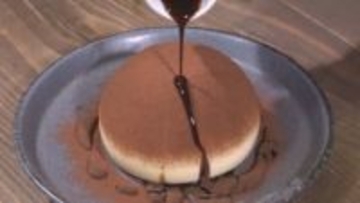 辛さの後に食べたい甘さ…スパイスカレー店で話題の『丸いティラミス』ソースが弾かれる動画がSNSでバズる