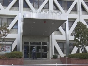 どちらかが信号無視の可能性…2人乗りのバイクと車が交差点で衝突 バイクの10代後半位の男性2人が重体か