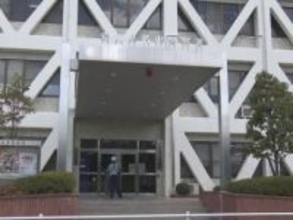 どちらかが信号無視の可能性…2人乗りのバイクと車が交差点で衝突 バイクの10代後半位の男性2人が重体か