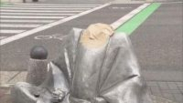 商店街にある強化プラスチック製の豊臣秀吉像の首を折るなどした疑いで書類送検 警察官ら2人を不起訴処分