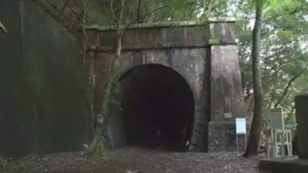 当時のままのホームや線路…鉄道路線の『廃線跡』が新たな観光スポットに 駅舎を改装した面影残るカフェも