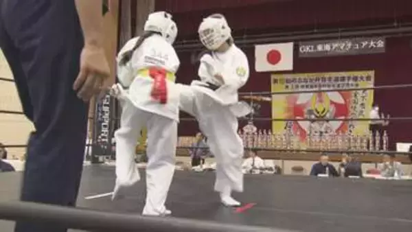 鋭い突きや蹴り繰り出す…全国から集まった空手のジュニア選手たちが組手を競う大会 3歳～18歳の約360人が出場