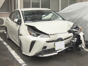 周辺から気になる“証言”が…70代運転の車が縁石乗り越え家の壁と電柱に衝突 乗っていた96歳女性が死亡し娘夫婦も重傷