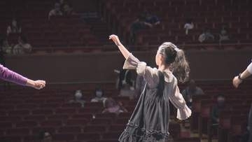 “スポットライト”浴びる体験も…愛知県芸術劇場で舞台芸術の面白さを体験できるイベント 家族連れ等で賑わう