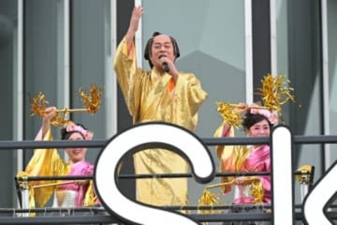 松平健 スカイツリーでサプライズ熱唱