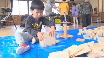 【木育事業】地元で伐採されたアカマツやヒノキ使って園児が工作【長野】
