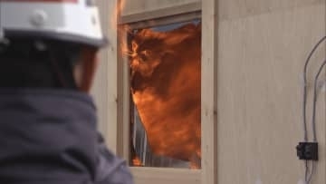 火災原因究明のための知識や技能を学ぶ　県消防学校で燃焼実験　暖房器具の扱いには注意を【長野】