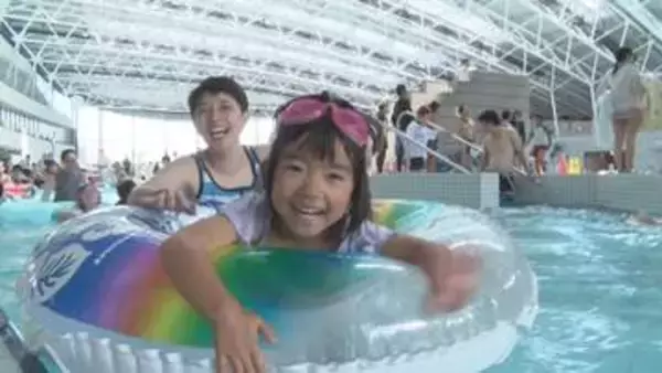 迎え盆…家族団らん　長野市の屋内プールにぎわう　ウオータースライダーなどが人気　木曽町では成人式開催　久しぶりに友人と再会　「前を向いて希望を持って生きていきたい」【長野】