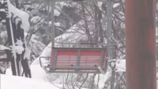 リフト降り損ね…オーストラリア国籍の20代女性が宙づりに　心肺停止の状態で病院に搬送【長野・小谷村】