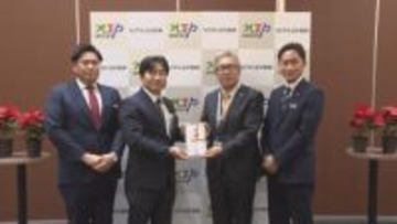 楽しいクリスマスを…松本市の自動車販売業者が児童福祉施設に50万円贈る　県内17店舗で花を販売し収益と社員の募金を寄付に充てる【長野】