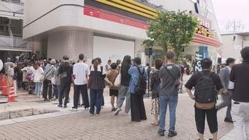 「お値打ち品もあったりして楽しみ」旧松本パルコの建物に「松本シェーナ」オープン　開店前には長い行列　詰め放題イベントなどにぎわう　来年3月末にグランドオープン予定【長野・松本市】