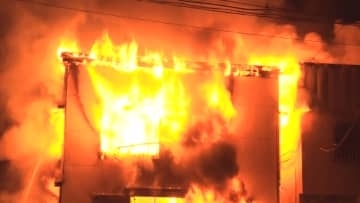 【動画あり】炎に包まれ激しく燃える…住宅３棟焼く火事けが人なし【長野・諏訪市】