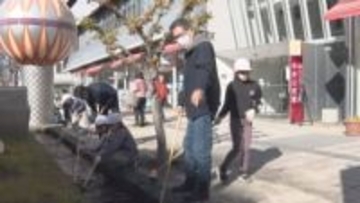 みんなでやると楽しいね　自分たちの住む街をきれいに…児童が「せせらぎ清掃」【長野・松本市】