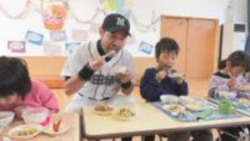 「日本一の焼肉の街」飯田市で“イイニクの日”を前にアノそっくりさんと給食【長野】