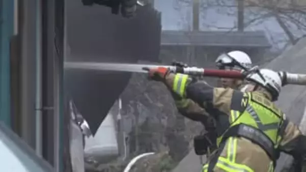 長野市中条で住宅全焼　家族３人が煙を吸って軽傷　出火原因調べる