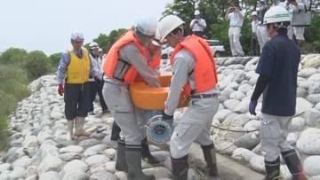 出水期を前に「排水ポンプ車」を使って訓練　操作の手順や連携などを確認【長野・安曇野市】