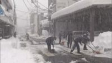 北部山沿い・中野飯山地域　25日夕方にかけて大雪に警戒を　高速道路・鉄道に影響　24時間降雪量は野沢温泉73センチ・小谷66センチ・飯山65センチ（～25日午前10時）