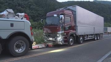 軽乗用車と大型トラックが国道で衝突…軽乗用車運転の男性(60)死亡　現場は片側1車線の緩やかなカーブ【長野・上田市】