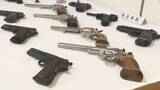 「「子どもの頃から銃を集めるのが好きだった」銃刀法違反の疑い　拳銃コレクターの長野市の65歳男性書類送検　殺傷能力のある回転式拳銃など合わせて16丁を所持【長野】」の画像1