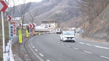 魔の右カーブ  国道142号のカーブで２人死亡　長い下り坂「フェード現象」防ぐには…【長野】